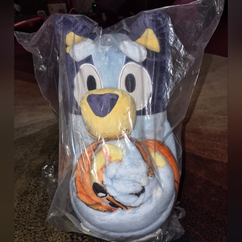 BLUEY Blanket Bundle And Croc Charms.